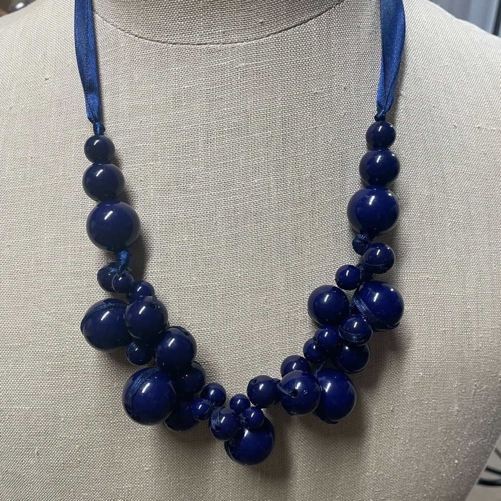 Bold Blue Beaded Necklace with Graduated‎ Design